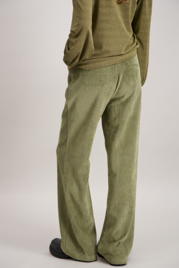 Broek gewone ribfluweel brede pijpen 15 kaki    