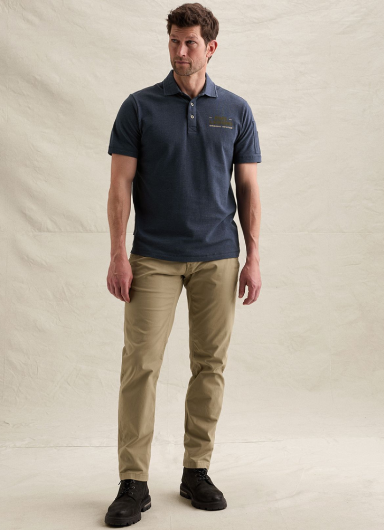 Polo effen indigo met kaki letters op borst 5332 sargasso sea