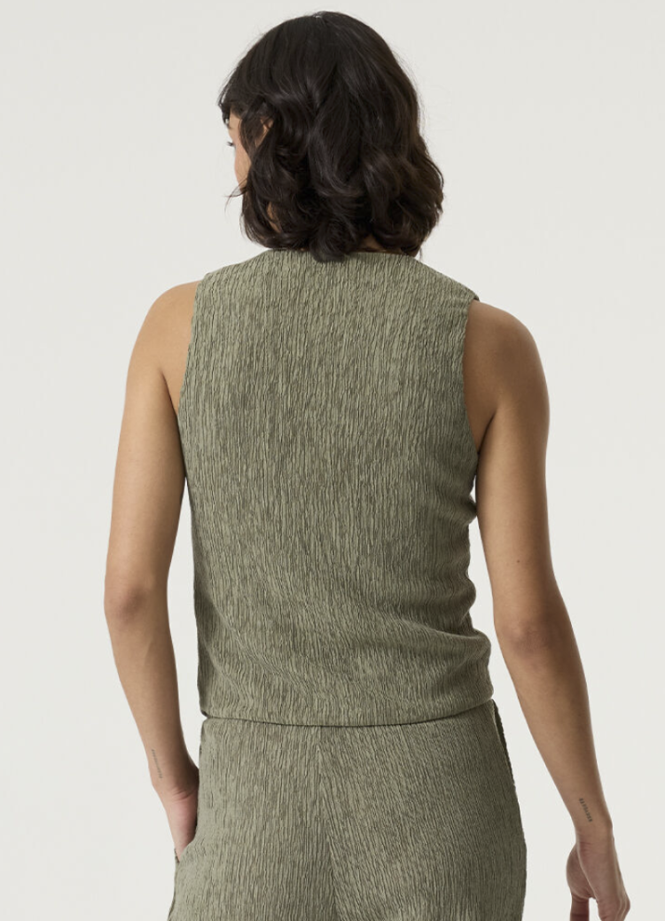 Gilettopje crêpe effen kaki 9945 olive breeze
