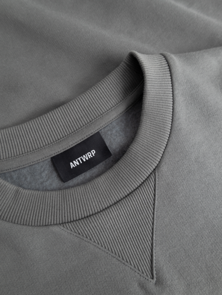 Sweater effen met backprint letters in cirkel straight fit 215 dolphin
