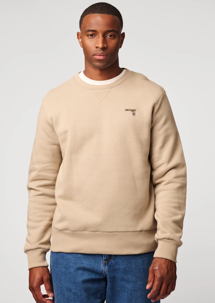 Sweater kleine specht op borst 110 clay