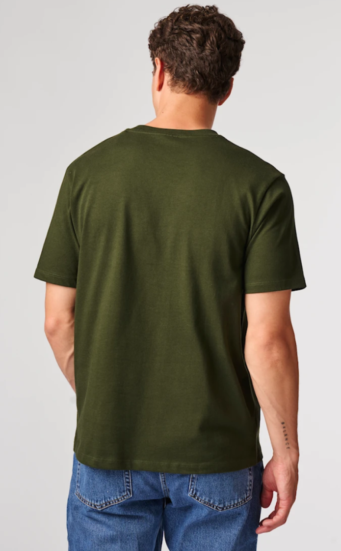 T-shirt effen kleine letters midden borst 526 evergreen