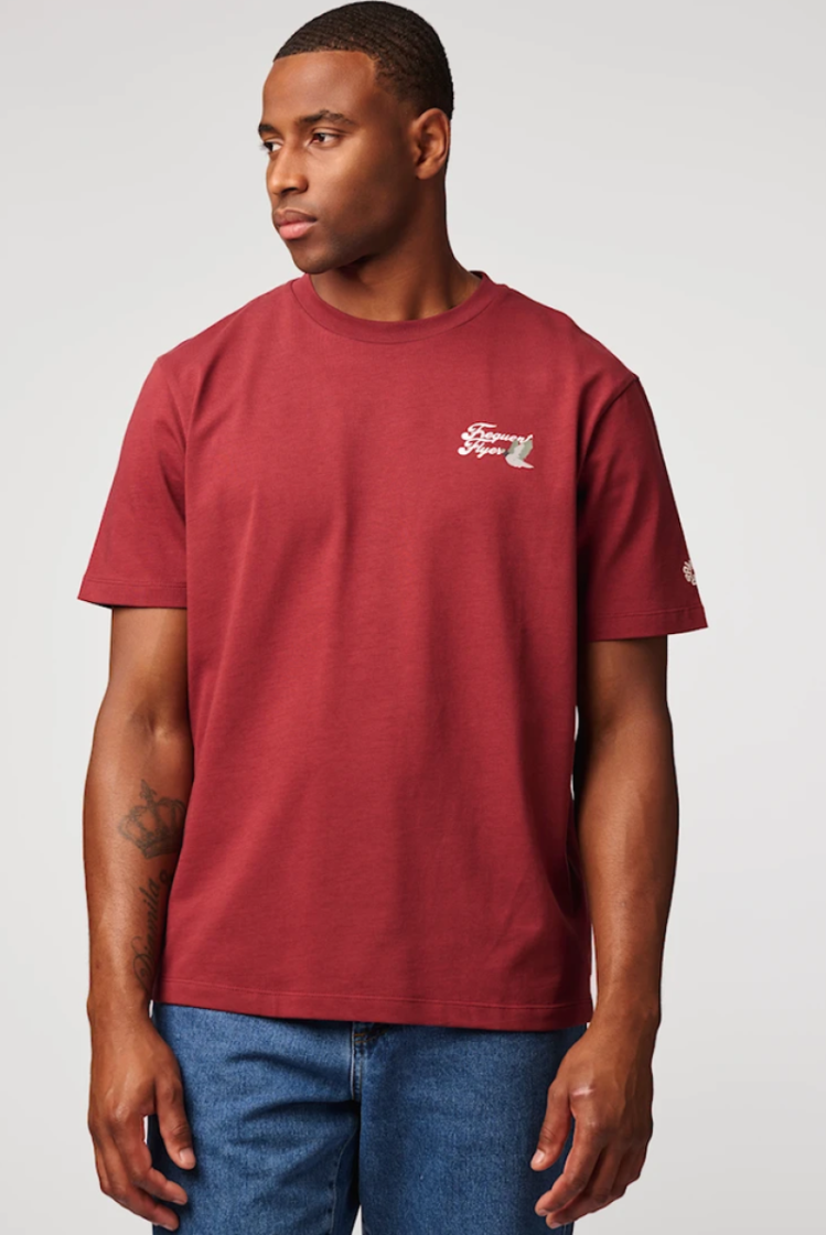 T-shirt Frequent Flyer klein op borst 306 crimson red