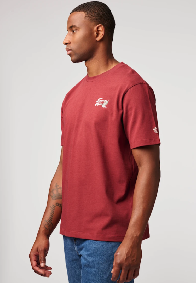 T-shirt Frequent Flyer klein op borst 306 crimson red