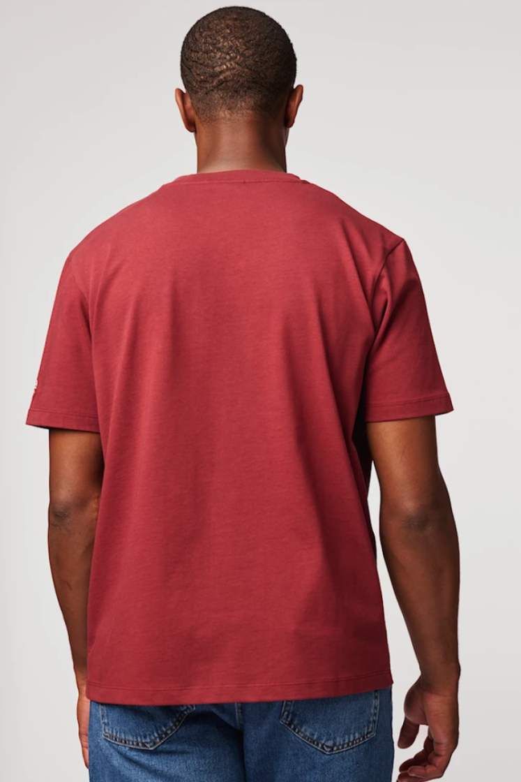 T-shirt Frequent Flyer klein op borst 306 crimson red