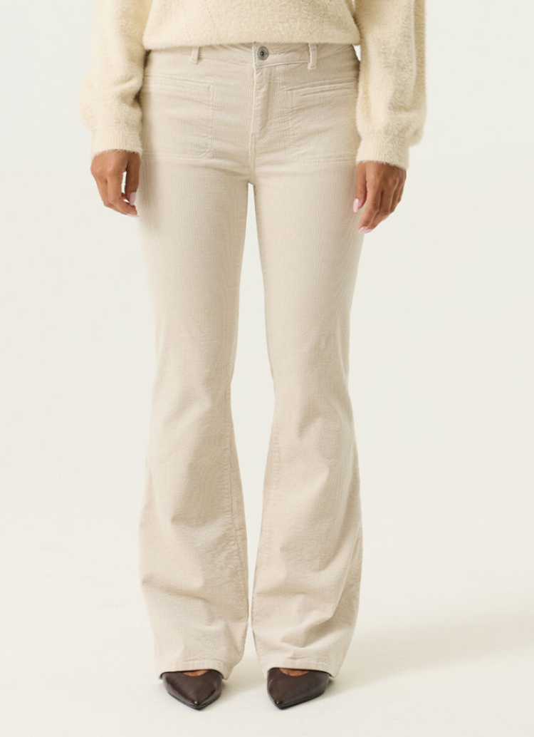 Celia Flared ribfluweel met zakjes vooraan 4294 Whitecap
