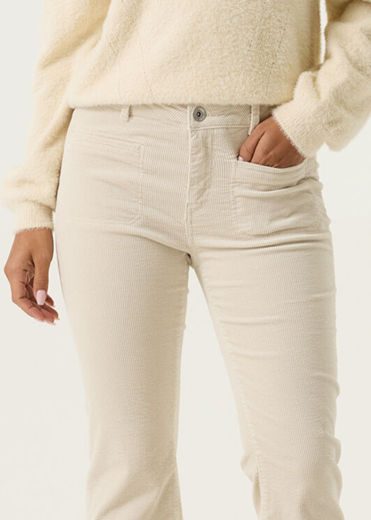 Celia Flared ribfluweel met zakjes vooraan 4294 Whitecap