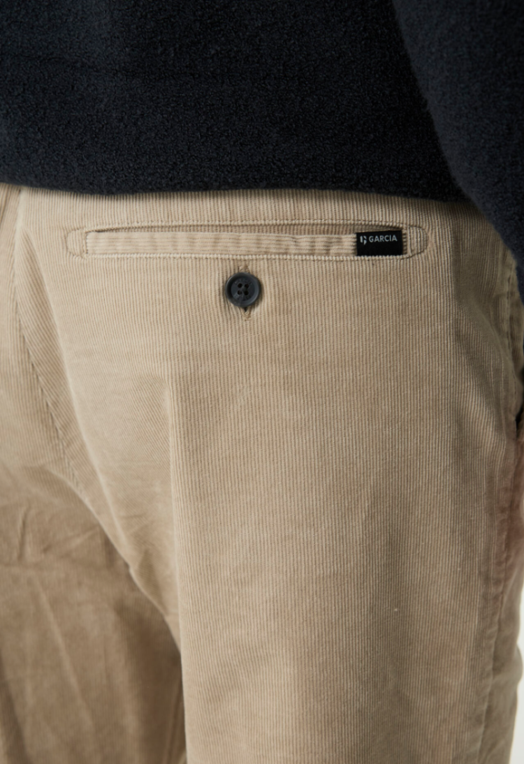 Broek fijne ribfluweel 4162-limestone