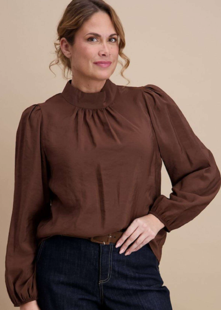 Blouse lm opstaande hals met plooitjes 03 marron