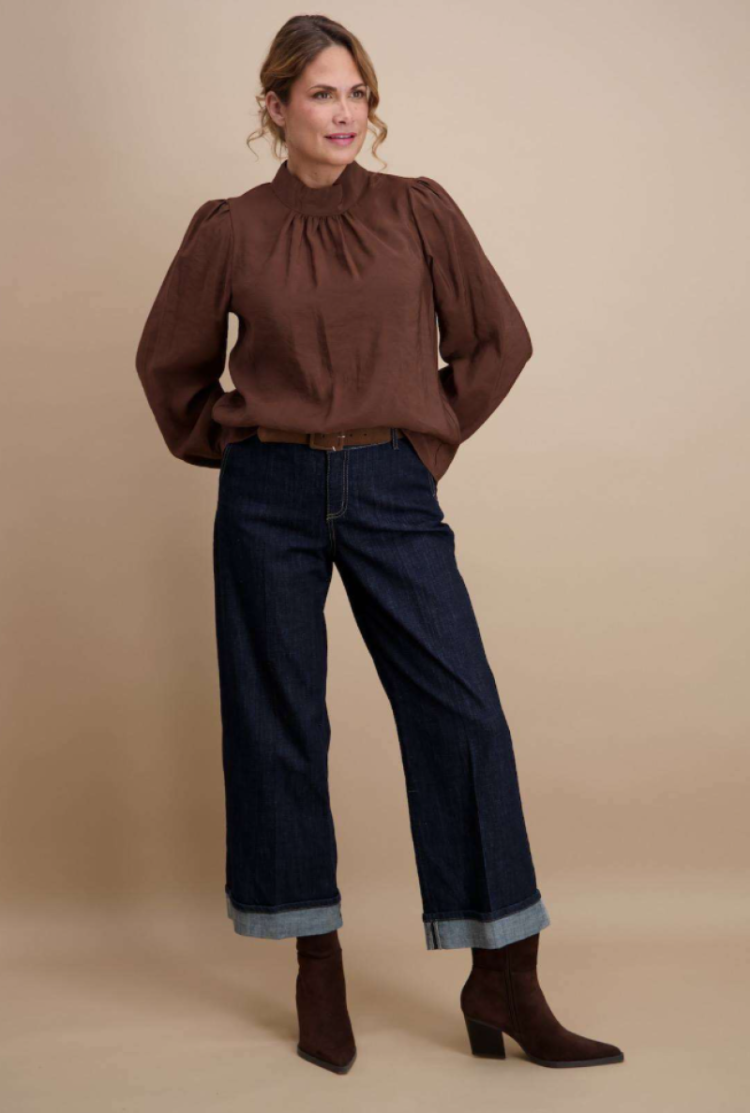 Blouse lm opstaande hals met plooitjes 03 marron