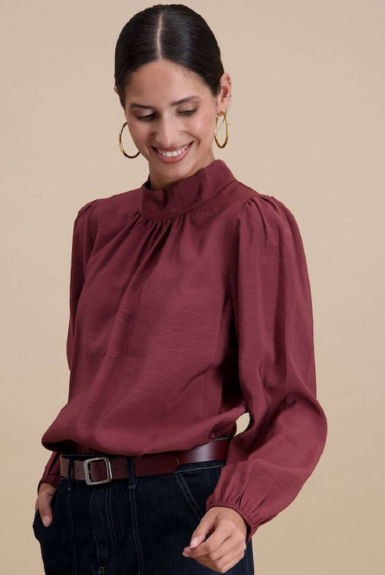 Blouse lm opstaande hals met plooitjes 14 bordeaux 