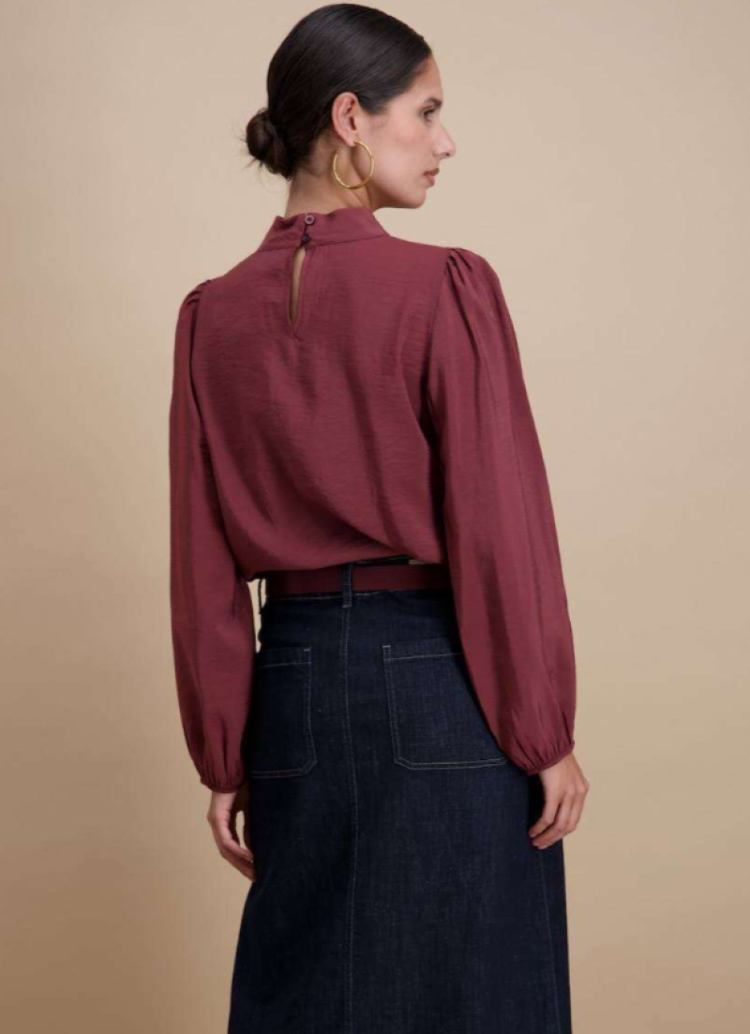Blouse lm opstaande hals met plooitjes 14 bordeaux 