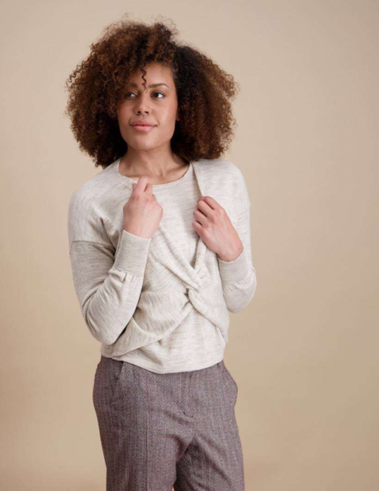 Pull lm gedraaide knoop vooraan 2 Beige