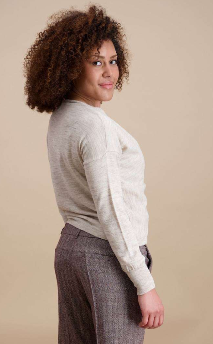 Pull lm gedraaide knoop vooraan 2 Beige