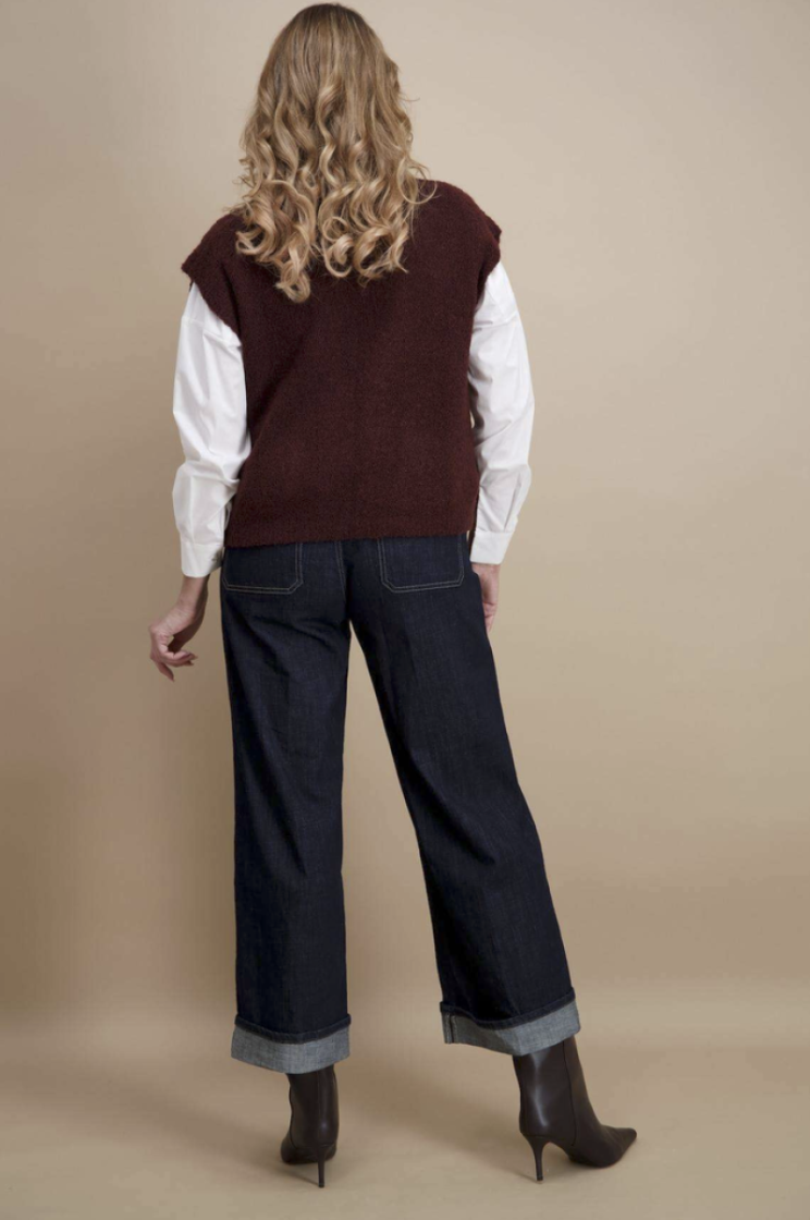 Korte cardigan zonder mouwen 2 zakjes vooraan 09 aubergine