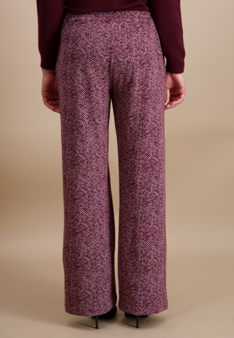 Broek visgraatmotief bordeaux ecru stretch brede pijpen 14 bordeau/gris