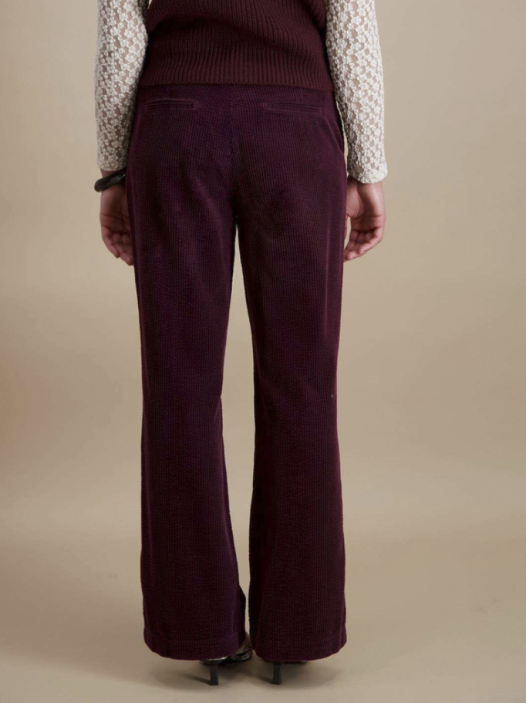 Broek ribfluweel brede rechte pijpen 09 aubergine