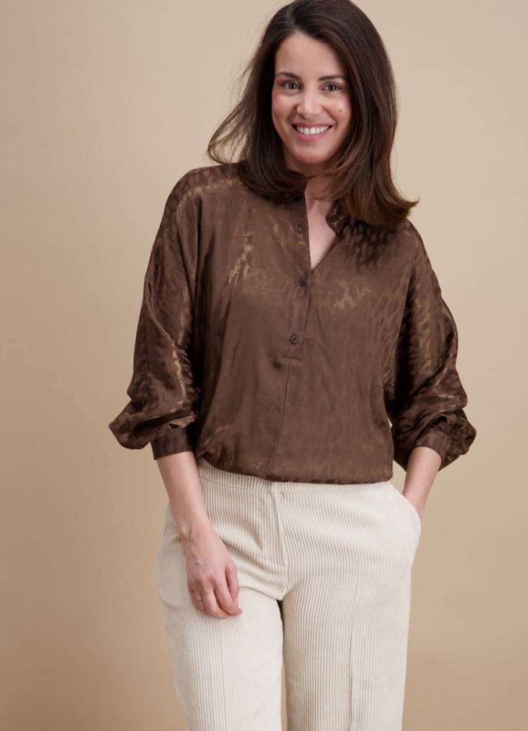 Blouse LM maokraag glanzend met luipaardprint 03 marron