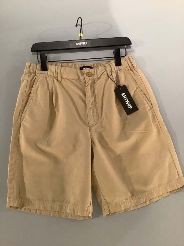 Chinoshort iets breder 103 Beige