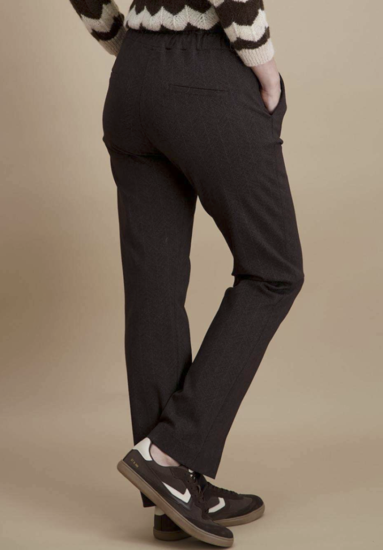 Broek kleine visgraat met lijnen rek en striklint bovenaan 03 chocolat
