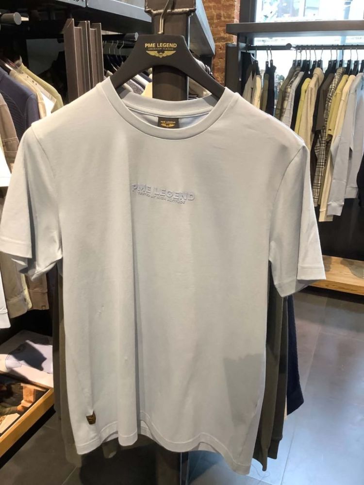 T-shirt effen kleine letters op borst 501 Dusty Blue